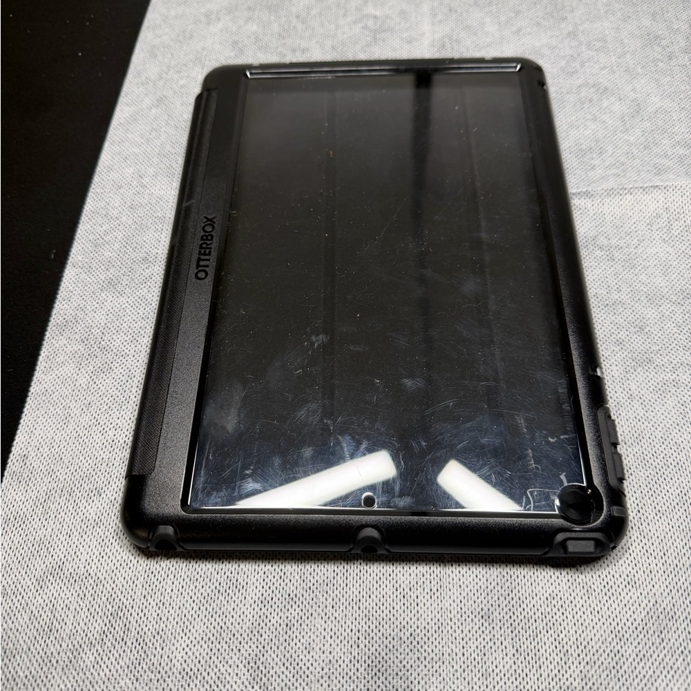 OtterBox Sleek Black Tablet Case